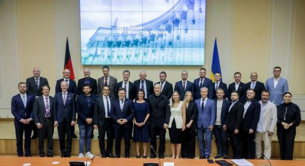 Шмигаль зустрівся з представниками німецьких фірм щодо перспектив реконструкції сховища на Чорнобильській АЕС 6