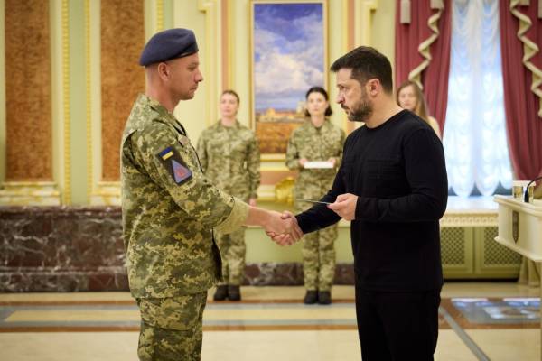 Президент нагородив 25 оселями Героїв України та сім'ї полеглих героїв 9 Президент нагородив 25 оселями Героїв України та сім'ї полеглих героїв 9