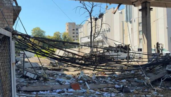 Нічна атака в Києві призвела до пошкодження офісу одного з видавничих домів.