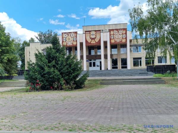 Чи наготувала Одарка Карася шпротами? 15