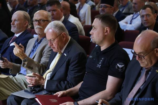 Міжнародний форум консервативних сил у Києві зібрав Майка Пенса та Кіта Келлога 10 Міжнародний форум консервативних сил у Києві зібрав Майка Пенса та Кіта Келлога 10