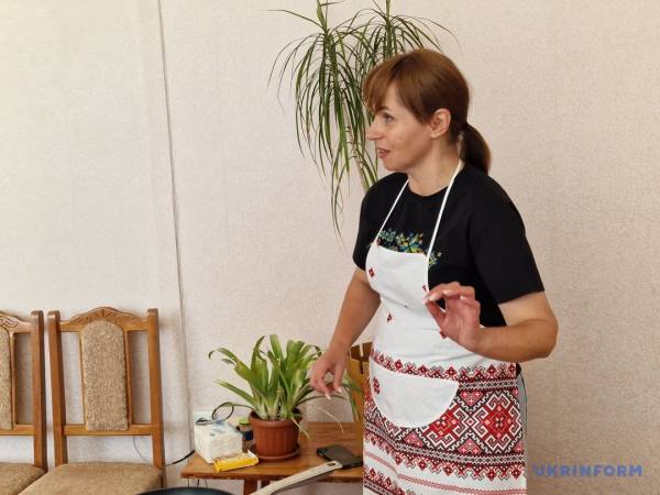 Чи наготувала Одарка Карася шпротами? 16