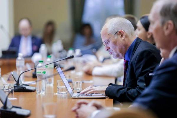 Шмигаль зустрівся з представниками німецьких фірм щодо перспектив реконструкції сховища на Чорнобильській АЕС 7