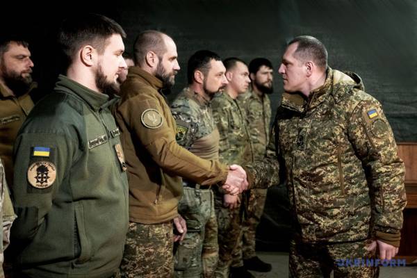 Перемога має обличчя: Укрінформ презентує видання про українських воєначальників 16 Перемога має обличчя: Укрінформ презентує видання про українських воєначальників 16