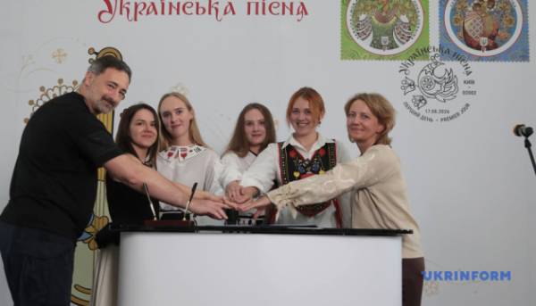 У столиці ввели в обіг нові марки «Українська пісня». 14