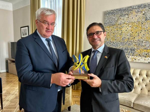 Посол Іспанії закінчив свою дипломатичну місію в Україні. 4 Посол Іспанії закінчив свою дипломатичну місію в Україні. 4