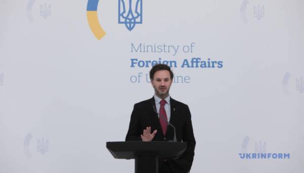 Міністерство закордонних справ відреагувало на заклик заступника спікера РФ щодо бомбардування українських міст, заявивши про необхідність видачі міжнародного ордера на арешт. 9