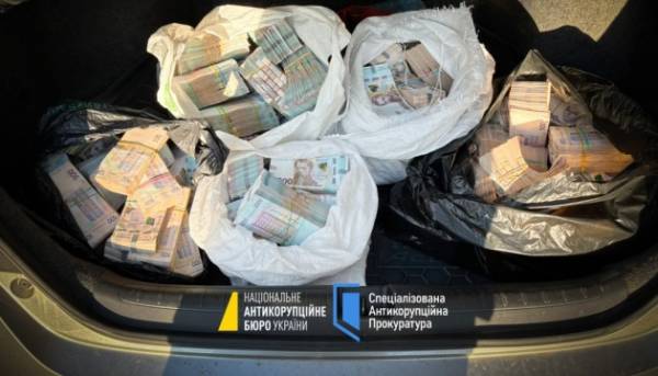 Рейдерство та відмивання 150 мільйонів гривень: НАБУ і САП розкривають подробиці операцій «Форест Гамп» і «Феміда» 11 Рейдерство та відмивання 150 мільйонів гривень: НАБУ і САП розкривають подробиці операцій «Форест Гамп» і «Феміда» 11