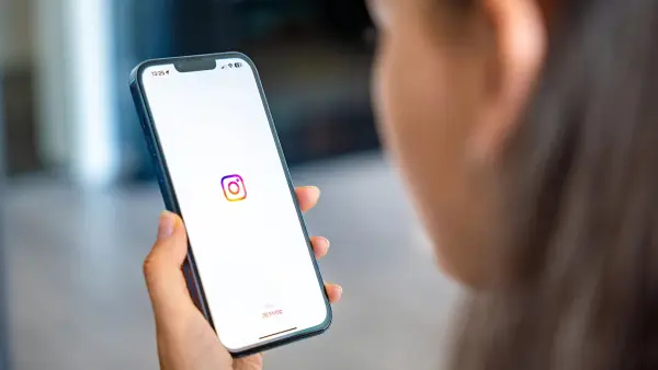 Facebook та Instagram обмежуватимуть час для підлітків до двох годин щодня. 4 Facebook та Instagram обмежуватимуть час для підлітків до двох годин щодня. 4
