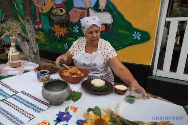 «Ух!» і голубці: як на півночі Одещини бережуть старовинні кулінарні звичаї 30 «Ух!» і голубці: як на півночі Одещини бережуть старовинні кулінарні звичаї 30