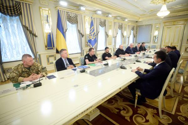 Володимир Зеленський провів переговори з міністром закордонних справ Азербайджану щодо взаємодії у військовій та господарській галузях. 4