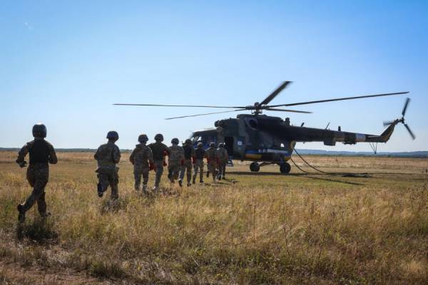 Новобранці Національної гвардії здобули навички висадки з гелікоптера без парашута. 7 Новобранці Національної гвардії здобули навички висадки з гелікоптера без парашута. 7