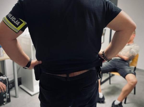 У Лодзі затримали двох громадян Польщі за напад на 15-річного українця. 8 У Лодзі затримали двох громадян Польщі за напад на 15-річного українця. 8
