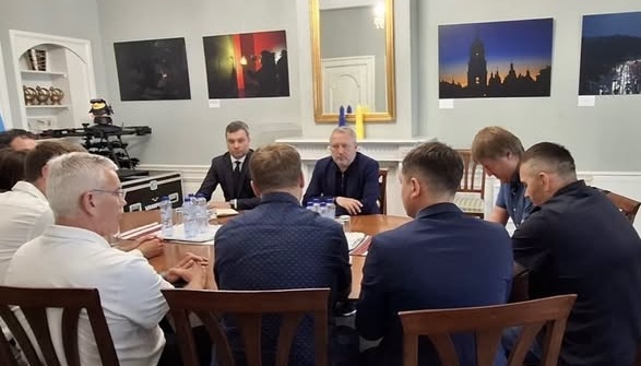 Український посол у Нідерландах провів у Гаазі обговорення щодо створення модульного житла для двохсот біженців. 9 Український посол у Нідерландах провів у Гаазі обговорення щодо створення модульного житла для двохсот біженців. 9