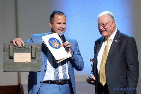 Міжнародний форум консервативних сил у Києві зібрав Майка Пенса та Кіта Келлога 11 Міжнародний форум консервативних сил у Києві зібрав Майка Пенса та Кіта Келлога 11