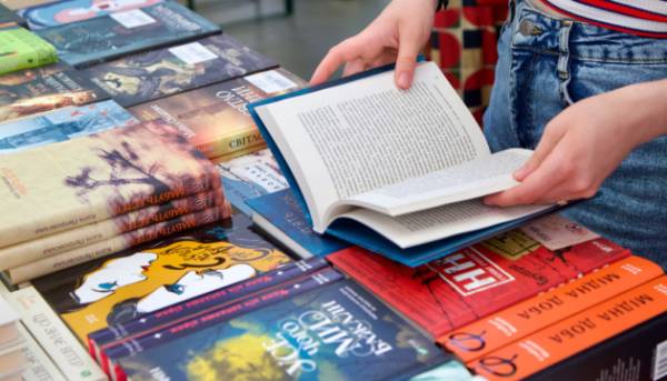 Український інститут книги наполягає на відновленні та посиленні закупівель літератури для бібліотечних фондів.