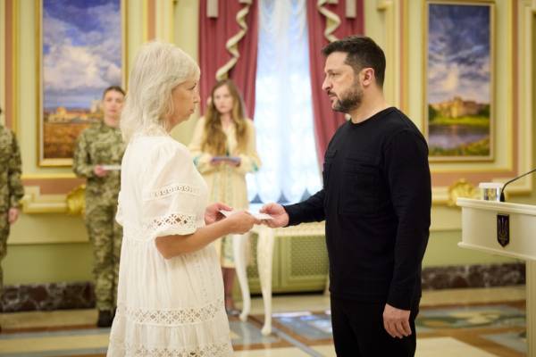 Президент нагородив 25 оселями Героїв України та сім'ї полеглих героїв 10 Президент нагородив 25 оселями Героїв України та сім'ї полеглих героїв 10