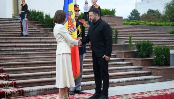 Зеленський та Санду обговорили транспортні шляхи через Молдову та підготовку енергетичного сектору до зимового періоду. 11