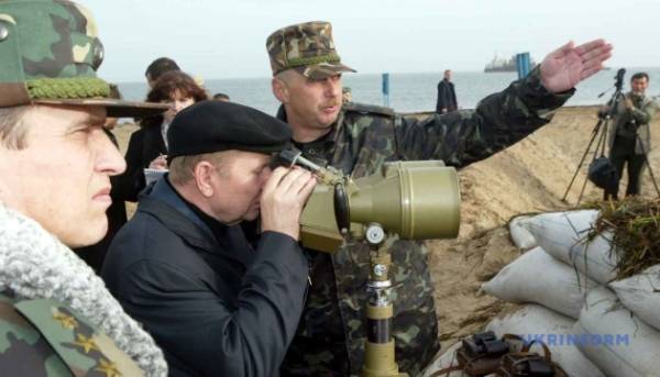 Колишній президент стверджує, що він перший керівник, який наказав відкрити вогонь по російських військових.