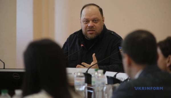 Стефанчук отримав від Зеленського ранг посла