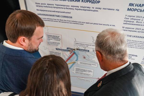 Келлог увійшов до України: побував в Одеському порту та ознайомився з наслідками російських атак 11