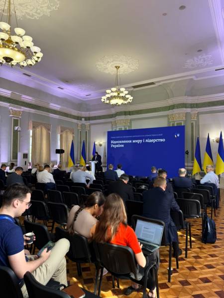 Організація Філіпа Орлика представила дипломатичному корпусу ініціативи, які роблять український голос гучнішим на міжнародній арені. 11