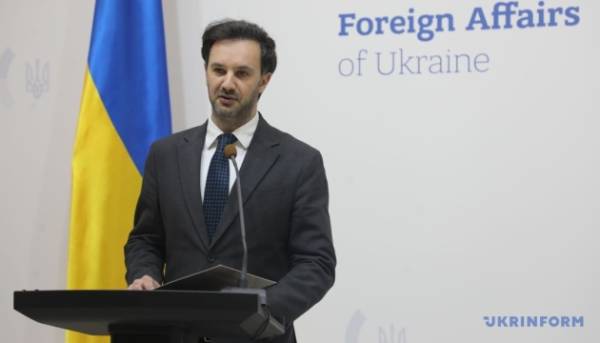 Київ закликає Мінськ скасувати рішення про визнання облікового запису українського спецпредставника “екстремістським”.