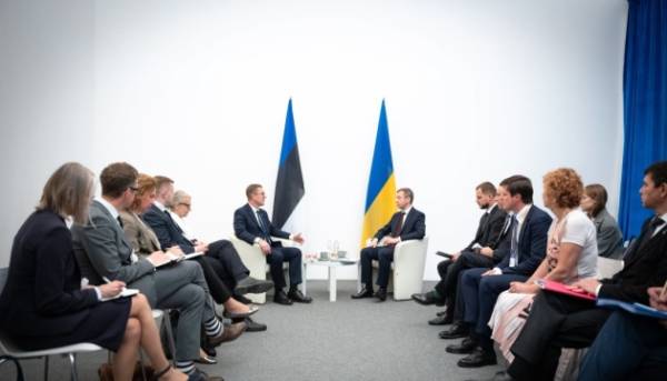 Міністр закордонних справ та очільник естонського уряду провели переговори щодо зміцнення партнерства у галузях безпеки та енергопостачання. 10