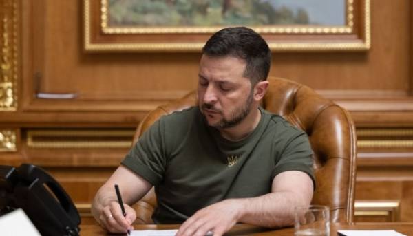 Глава держави висунув кандидатури Сибіги на посаду очільника МЗС та Хмари на пост міністра оборони.