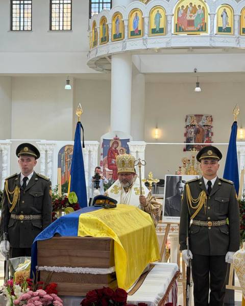 У головному храмі УГКЦ у столиці України відбулася поминальна служба за Євгеном Коновальцем. 10
