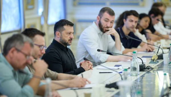 Глава держави повідомив, що вже визначився з кандидатурою на посаду українського посла у Сполучених Штатах. 9