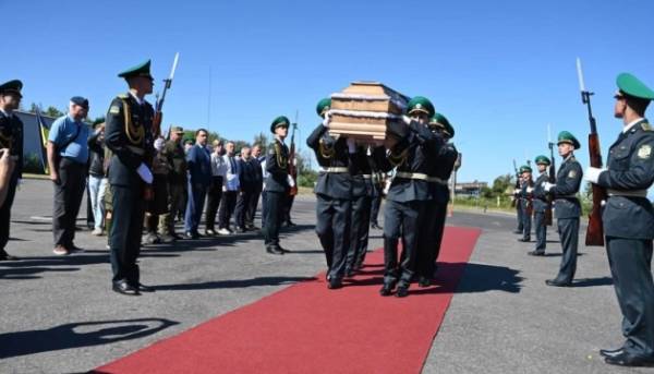 Тіло Євгена Коновальця повернули до України