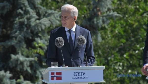 Норвезький уряд планує у 2027 році продовжувати надавати Україні фінансову підтримку в обсязі приблизно 9 мільярдів доларів. 1 Норвезький уряд планує у 2027 році продовжувати надавати Україні фінансову підтримку в обсязі приблизно 9 мільярдів доларів. 1