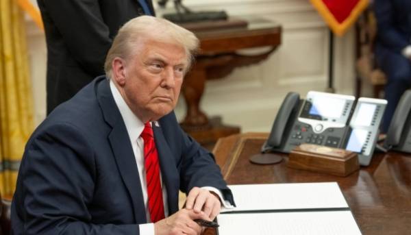 Трамп заявив про успіх тарифів для американського автопрому та знову висловив погрози Канаді.