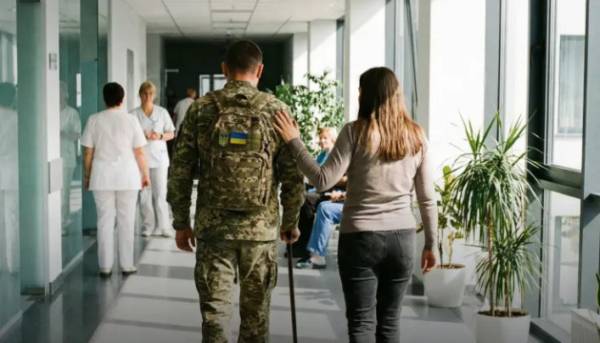 Військовослужбовцям нараховуватимуть фінансову допомогу за весь період стаціонарного лікування.