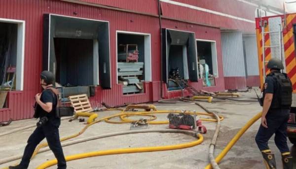 Головна 27 У Харкові після обстрілу з боку ворога палають склади видавництва «Ранок»