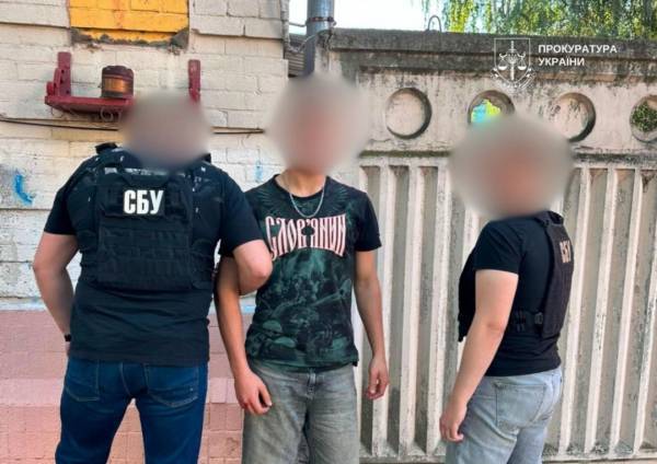 Перевіряв блокпости, склади та ТЦК: затримано російського шпигуна, який наводив удари на Київ 4 Перевіряв блокпости, склади та ТЦК: затримано російського шпигуна, який наводив удари на Київ 4