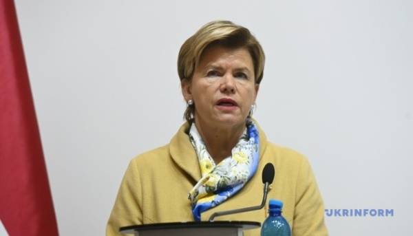 Очільниця МЗС Латвії відвідала Київ та звернулася до учасників конференції послів.