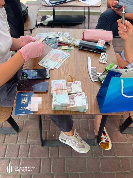 Модернізація порту «Чорноморськ»: посадовця АМПУ, який просив хабар у пів мільйона, затримали 11 Модернізація порту «Чорноморськ»: посадовця АМПУ, який просив хабар у пів мільйона, затримали 11