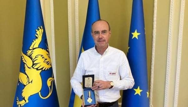 Почесному консулу України в Нідерландах вручено відзнаку Львівської обласної ради 13