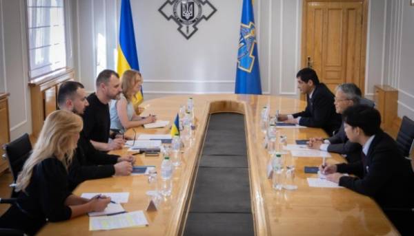 Секретар РНБО обговорив з японським послом потенційну участь країни в ініціативі Drone Deal