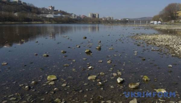 Річка Дністер рекордно низька: Україна та Молдова домовились про ще&hellip;