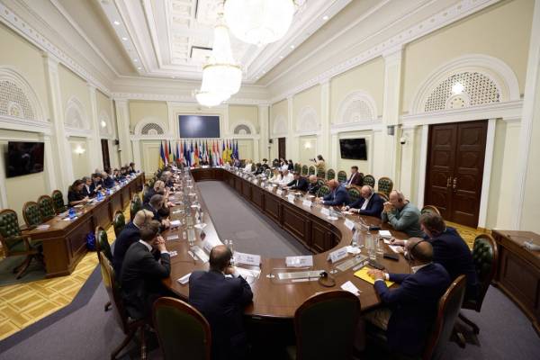 Руслан Стефанчук під час зустрічі з представниками U4U наголосив на нагальній потребі України в системах протиповітряної оборони. 6 Руслан Стефанчук під час зустрічі з представниками U4U наголосив на нагальній потребі України в системах протиповітряної оборони. 6