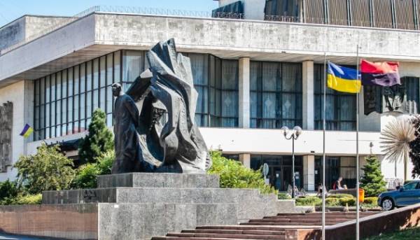 Івано-Франківський театр представить "Медею" у День Незалежності на висоті понад 2 кілометри. 8 Івано-Франківський театр представить "Медею" у День Незалежності на висоті понад 2 кілометри. 8