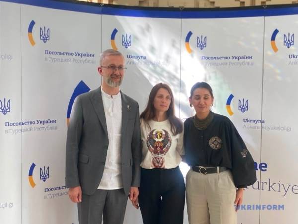 Представниці сімей українських захисників, які перебувають у полоні чи зникли безвісти, здійснили візит до Анкари. 9