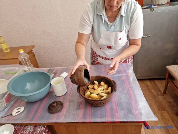 Чи наготувала Одарка Карася шпротами? 23