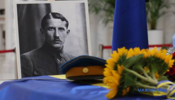 У Києві відправили панахиду за Євгеном Коновальцем