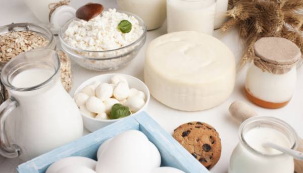 Ціни на молочні продукти в Україні зростають, незважаючи на зниження споживчого попиту, стверджує галузева асоціація.