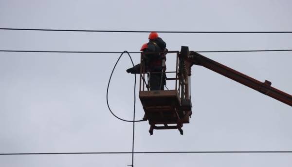 У чотирьох областях сталися нові відключення електроенергії через російські атаки 8 У чотирьох областях сталися нові відключення електроенергії через російські атаки 8