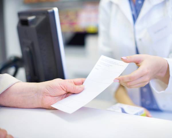Головна 40 Title: New drug prescription: pharmacists cautious but optimistic, first nationwide study reveals